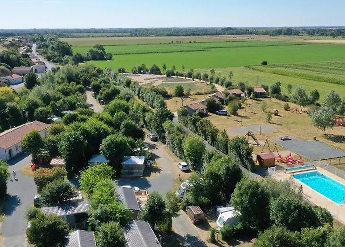 Mobil 6 Pers Pmr Avec Terrasse A - Api-1-52-343 Kemping Chaille-Les-Marais