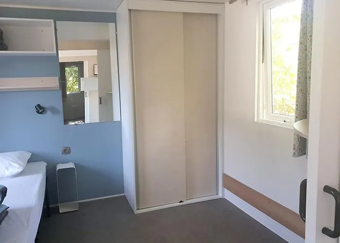 Kemping Mobil 6 Pers Pmr Avec Terrasse A - Api-1-52-343 Chaille-Les-Marais